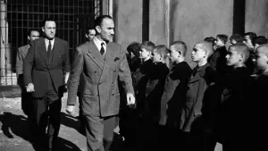 Backdrop to the movie "Shoeshine" #684617