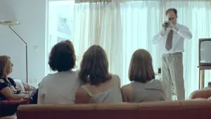 Backdrop to the movie "Dogtooth" #738656