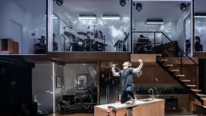 Backdrop to the movie "Next to Normal" #622440