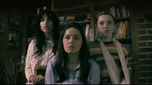 Backdrop to the movie "The Curse of the Necklace" #682631