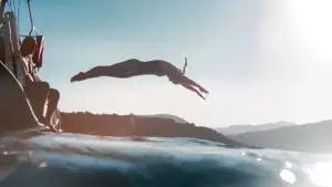 Backdrop to the movie "At Sea" #786901