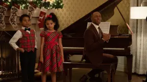 Backdrop to the movie "Happiest Season" #226815