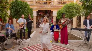 Backdrop to the movie "Voyage voyage, les stars chantent au Maroc" #774270