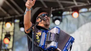 Backdrop to the movie "Built on Zydeco" #780659