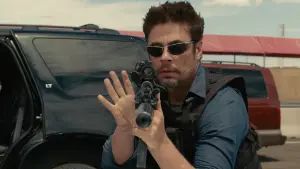 Backdrop to the movie "Sicario" #761595