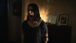 Backdrop to the movie "undertone" #762627