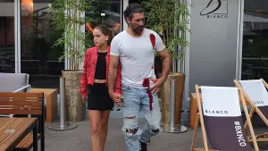 Backdrop to the movie "Bodyguard for Sweetheart" #504255