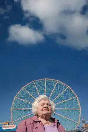 Poster to the movie "Eleanor the Great" #527646