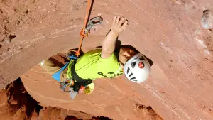 Backdrop to the movie "Life is Climbing" #544106