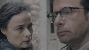 Backdrop to the movie "Άκουσέ Με" #410318