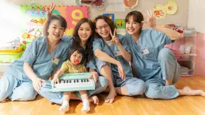 Backdrop to the movie "Sunshine Women