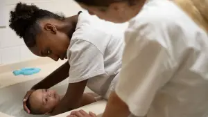 Backdrop to the movie "Young Mothers" #532247