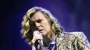 Backdrop to the movie "Bowie: The Final Act" #597956