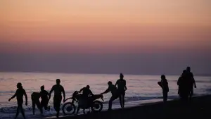 Backdrop to the movie "Our Wildest Days" #713536