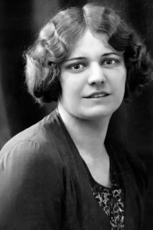 Poster to the movie "Emilie Schindler - Die vergessene Heldin" #480514