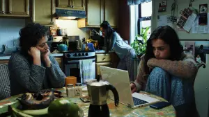 Backdrop to the movie "Knives Out" #561155