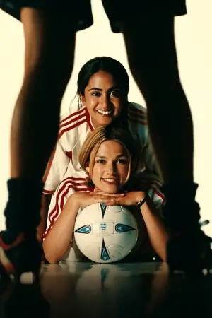 Poster to the movie "Bend It Like Beckham" #732404