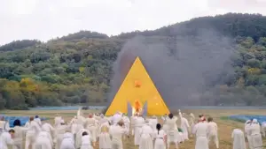 Backdrop to the movie "Midsommar" #588988