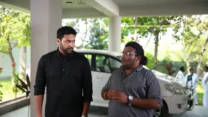 Backdrop to the movie "Comali" #805631