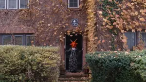 Backdrop to the movie "Realm of Satan" #197980