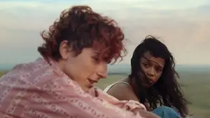 Backdrop to the movie "Bones and All" #811255