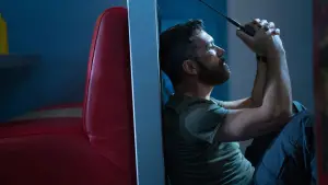 Backdrop to the movie "Security" #726477