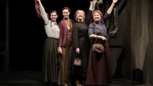 Backdrop to the movie "Les Filles Aux Mains Jaunes" #542595