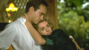 Backdrop to the movie "Indochine" #682916