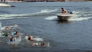 Backdrop to the movie "Jaws 3-D" #699278