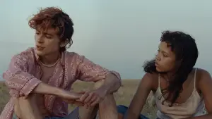 Backdrop to the movie "Bones and All" #811218