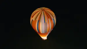 Backdrop to the movie "Balloon" #211153