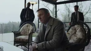 Backdrop to the movie "Knives Out" #561319