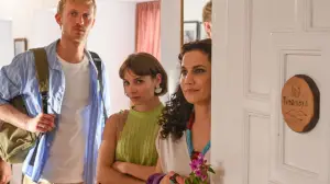 Backdrop to the movie "An island away from you" #802829