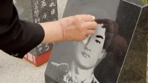 Backdrop to the movie "Life Goes On" #415751