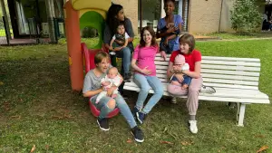 Backdrop to the movie "Young Mothers" #532257