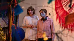 Backdrop to the movie "Showing Up" #811610