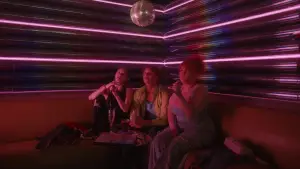 Backdrop to the movie "Urchin" #533663