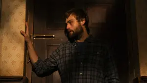 Backdrop to the movie "Unwelcome" #325386