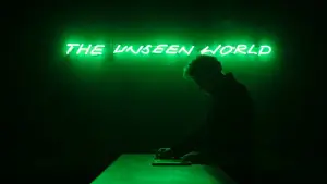 Backdrop to the movie "Inside" #888902