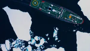 Backdrop to the movie "Endurance" #667856