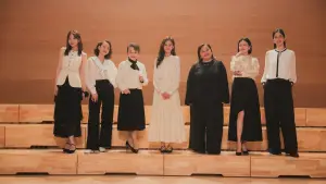 Backdrop to the movie "Sunshine Women