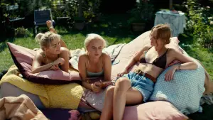 Watch film Pretty Young Love | SMUKKERE - TRAILER - i biografen 4. juni