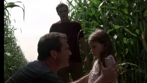 Backdrop to the movie "Signs" #670297