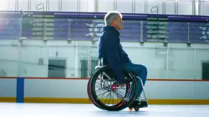 Backdrop to the movie "Ice Gold: A Journey from Worst to First" #794386