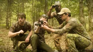 Backdrop to the movie "Alien Hunt" #738476