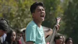 Backdrop to the movie "Levitating" #798009