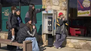 Backdrop to the movie "Y2K" #604439