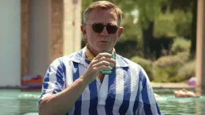 Backdrop to the movie "Glass Onion: A Knives Out Mystery" #592397