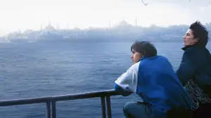 Backdrop to the movie "Crossing" #641243