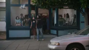 Backdrop to the movie "Showing Up" #811607